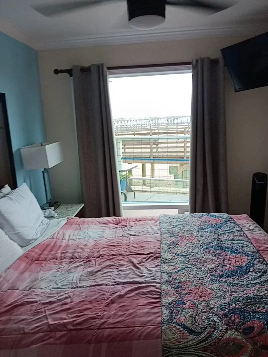 Dolphin Cove Motel