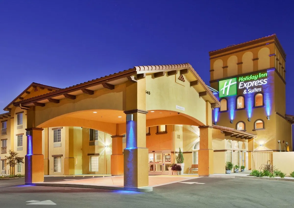 Holiday Inn Express & Suites Willows by IHG