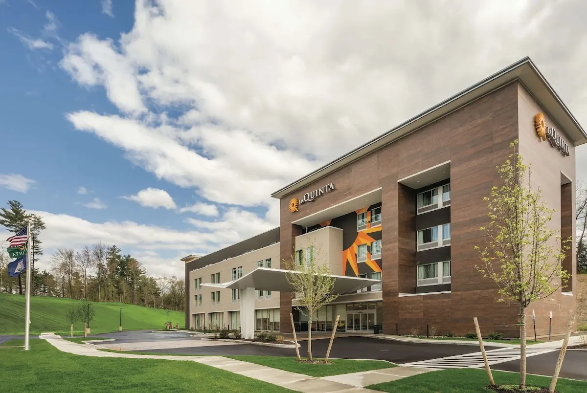 La Quinta Inn & Suites by Wyndham Clifton Park/Saratoga Area