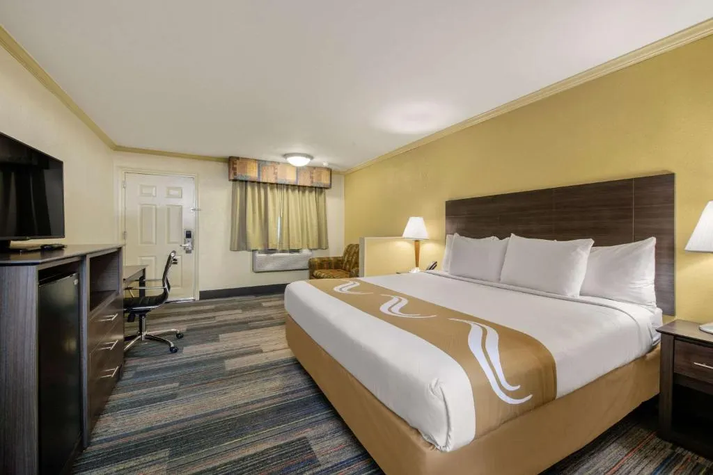Hibiscus Inn & Suites