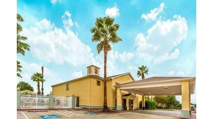 Super 8 by Wyndham Lake Charles/Sulphur