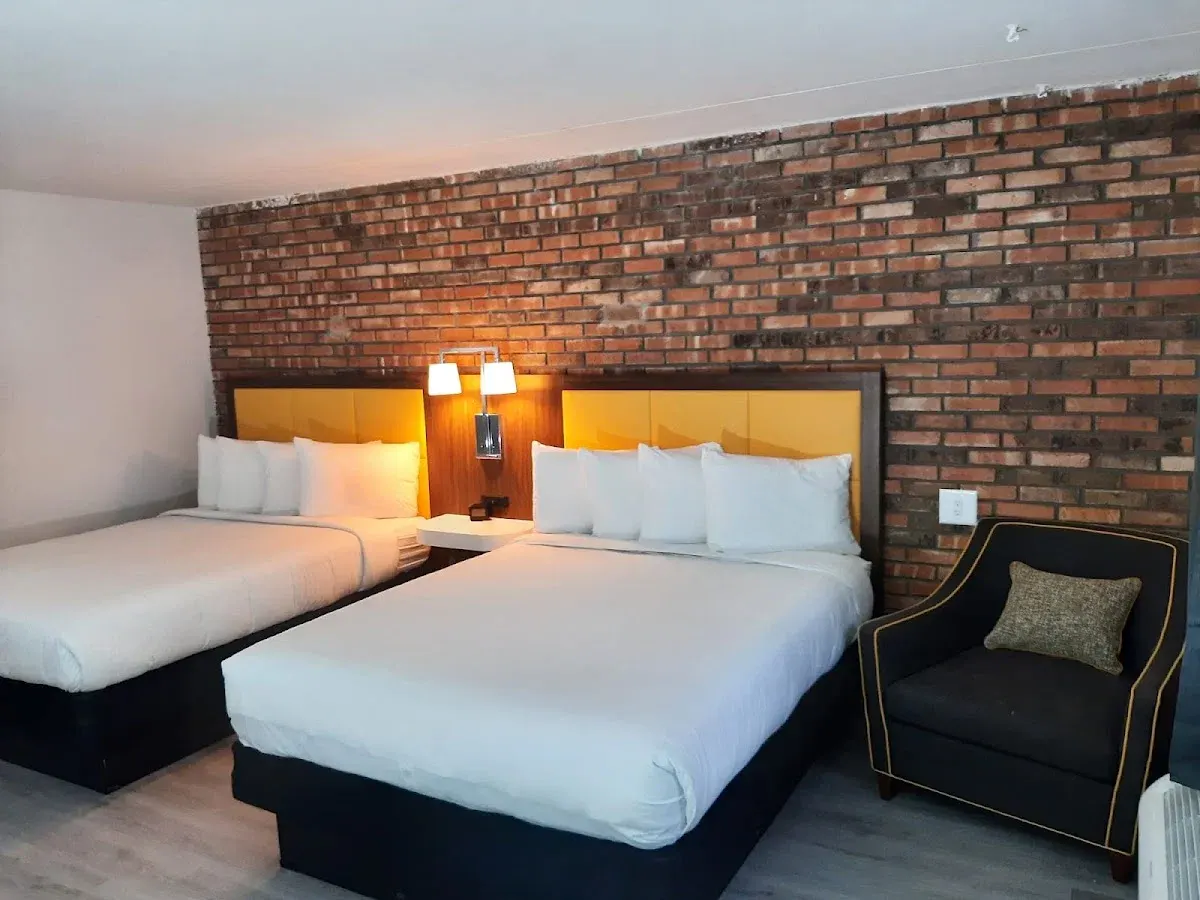 Penn Lodge Hotel & Suites