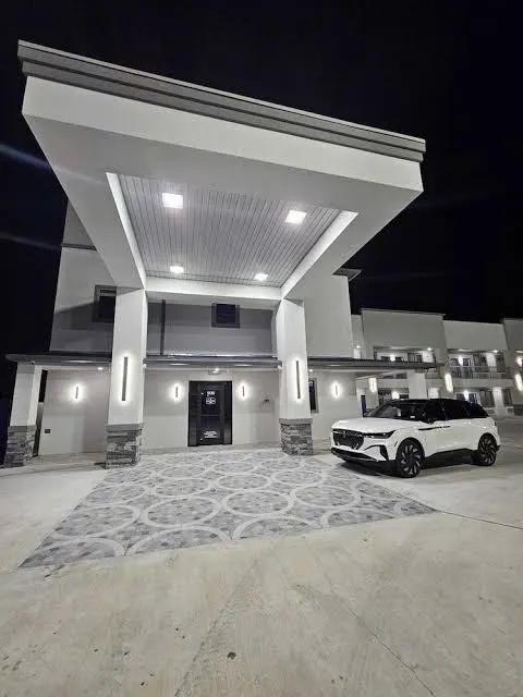 PLATINUM INN @ 99 & MORTON RANCH