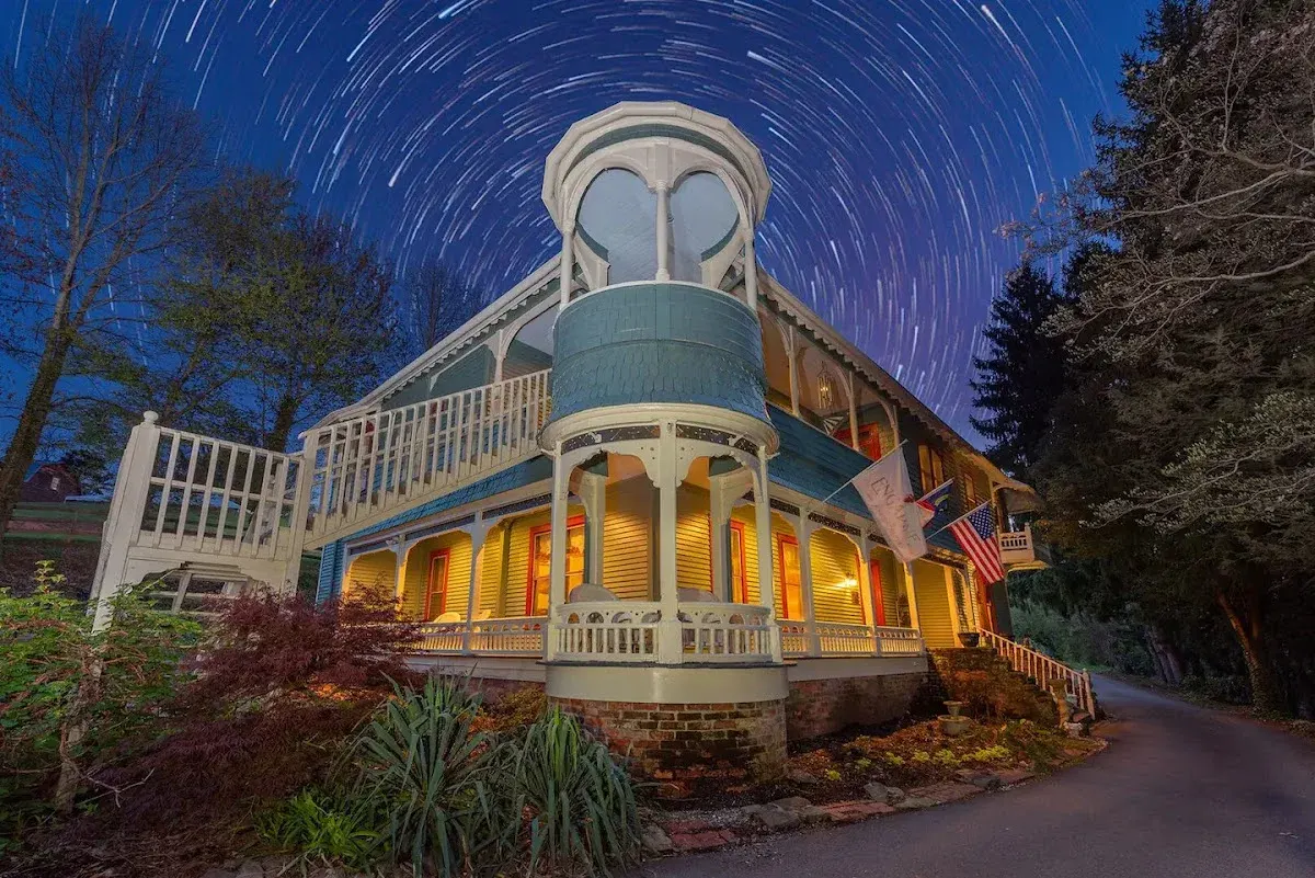 Engadine Inn and Cabins