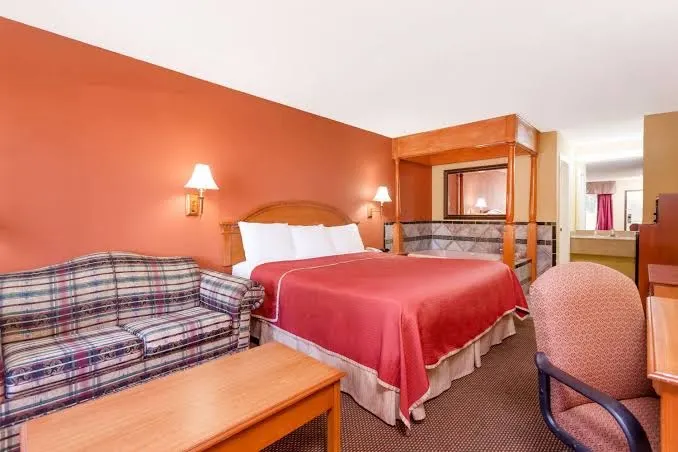 Regency Inn & Suites-Hamilton Place