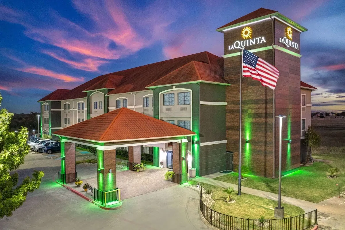 La Quinta Inn & Suites by Wyndham Alvarado