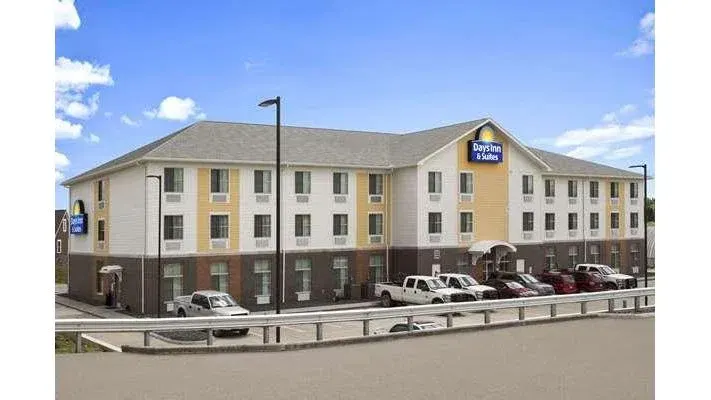 Days Inn & Suites by Wyndham Belmont