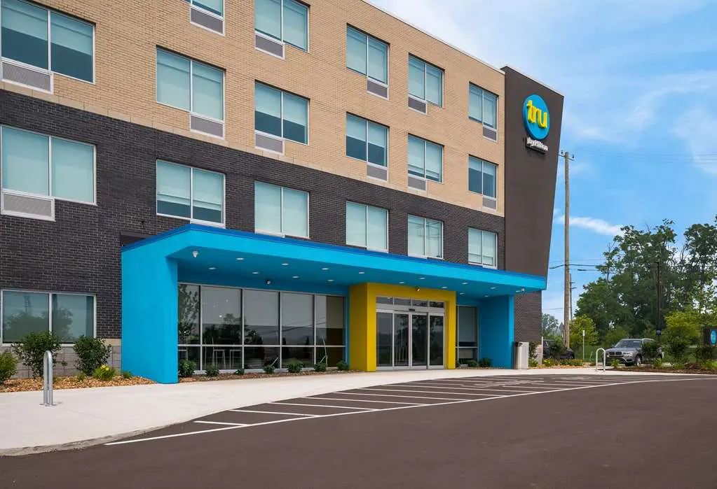 Tru by Hilton Novi Detroit