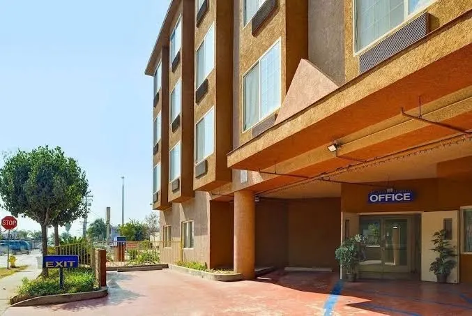 H3 Inn & Suites - LAX Airport