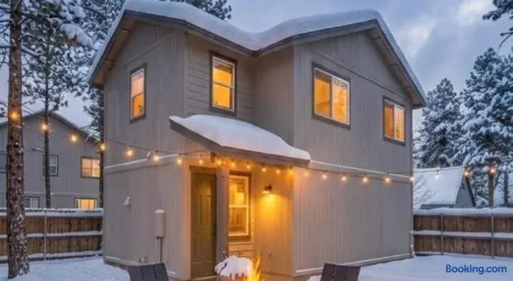 Private modern Flagstaff guesthouse