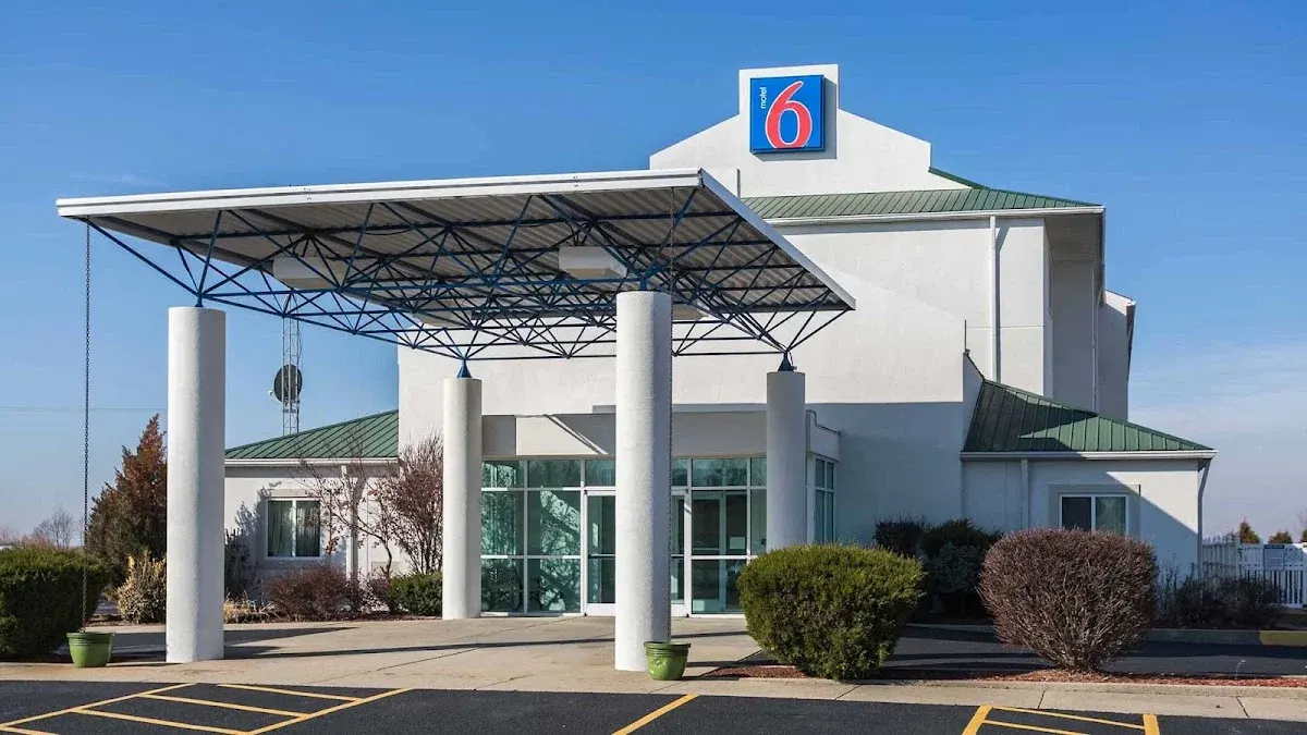 Motel 6 Dale, IN