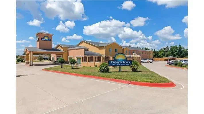 Days Inn by Wyndham Rockdale Texas