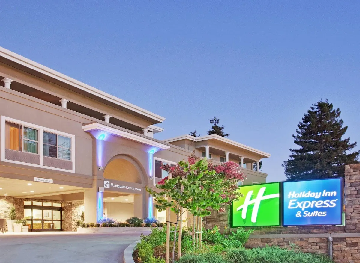 Holiday Inn Express & Suites Santa Cruz by IHG