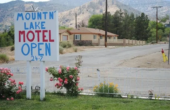 Mount N Lake Motel