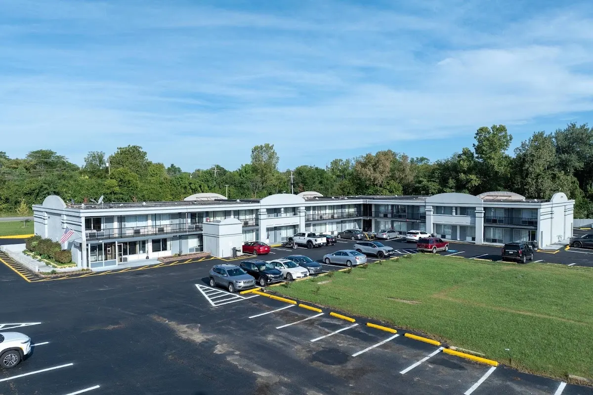 Days Inn & Suites by Wyndham Dayton North