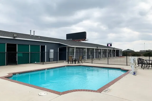 OYO Hotel Pearsall I-35 West