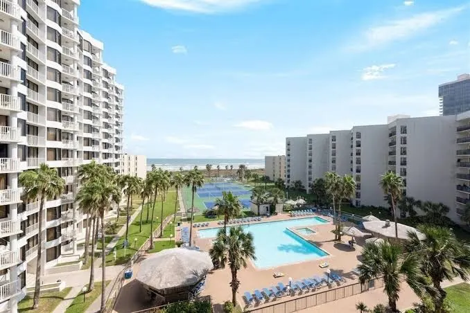 Royale Beach & Tennis Club