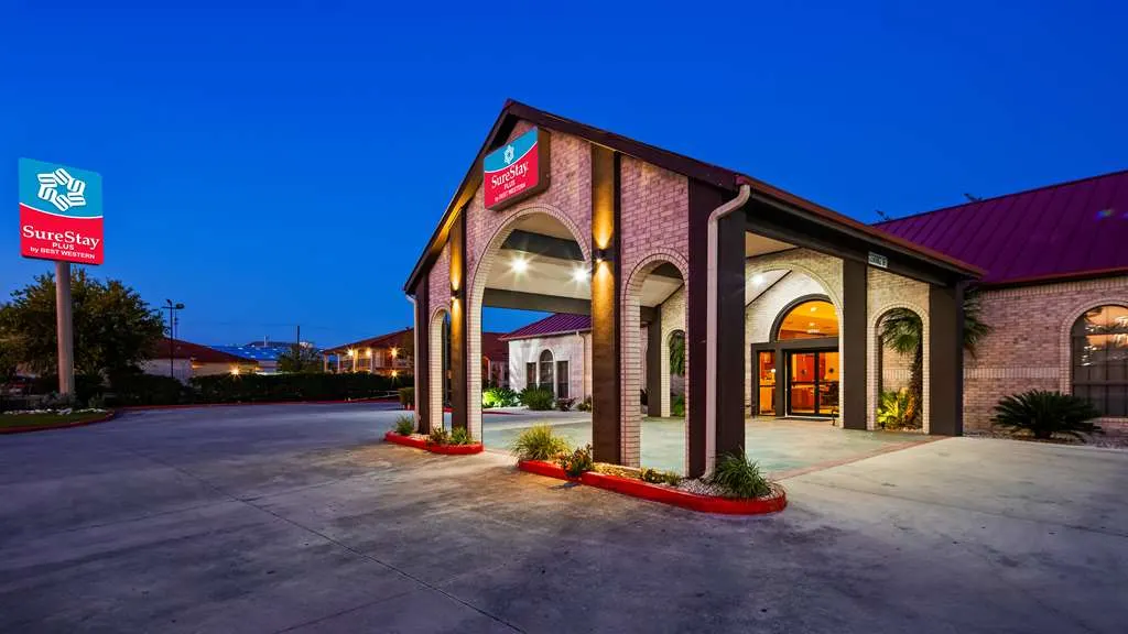 SureStay Plus by Best Western San Antonio Fiesta Inn