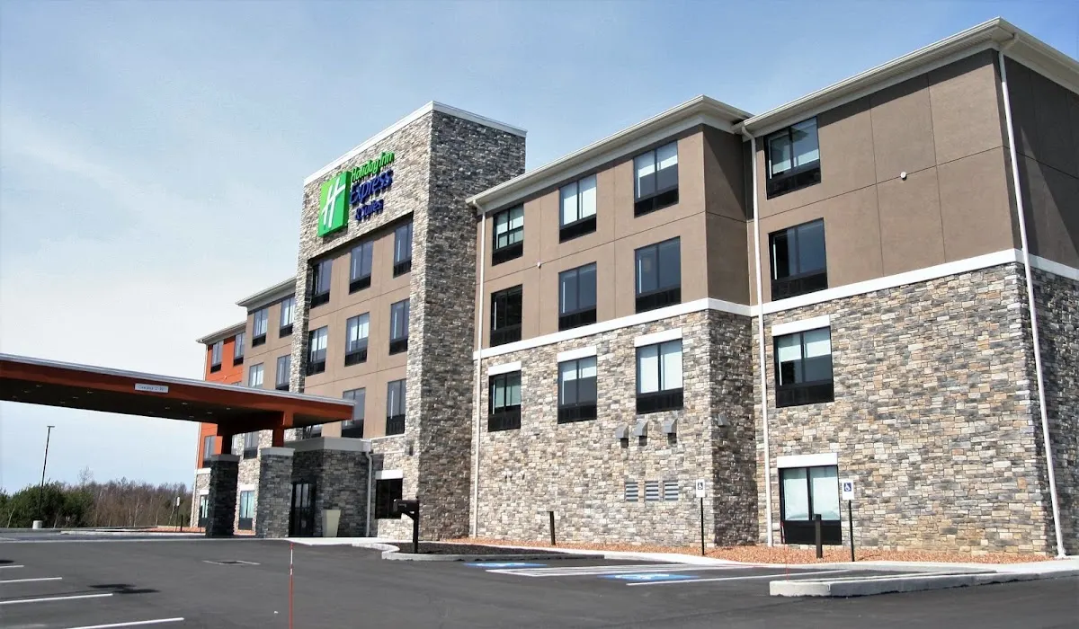 Holiday Inn Express & Suites Clarion by IHG