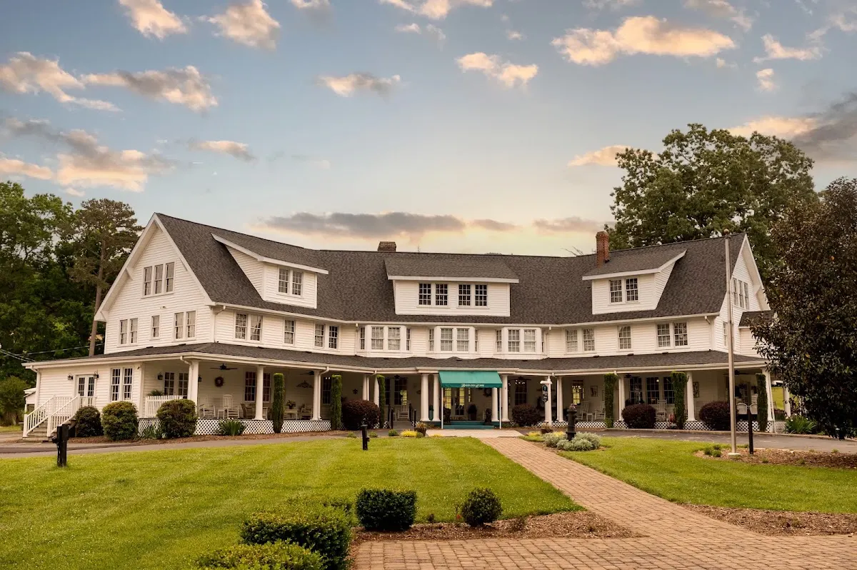 1913 Badin Inn