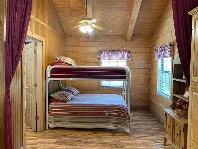 A Peace of Heaven Log Cabins & RV