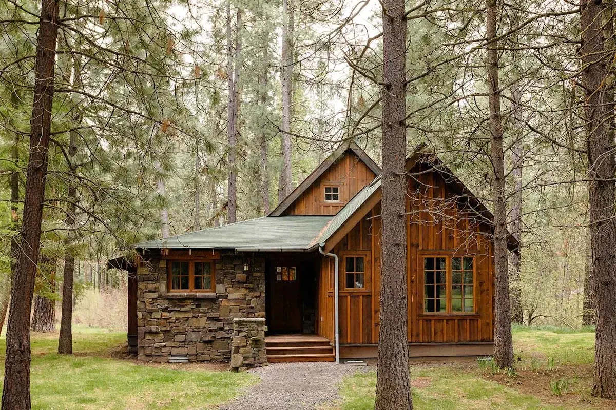 Lake Creek Lodge