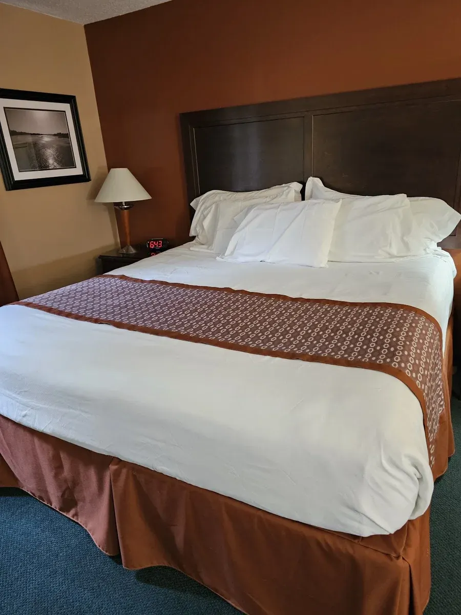 Fullerton Inn & Campsites