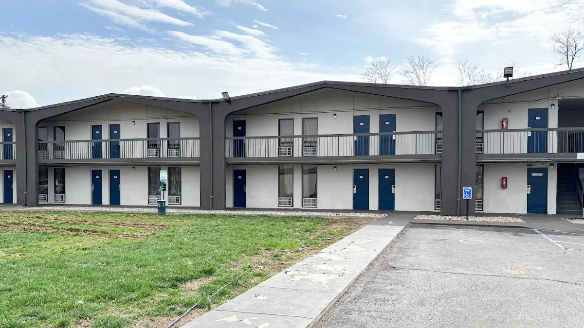 Studio 6 Suites Lexington, KY - Airport