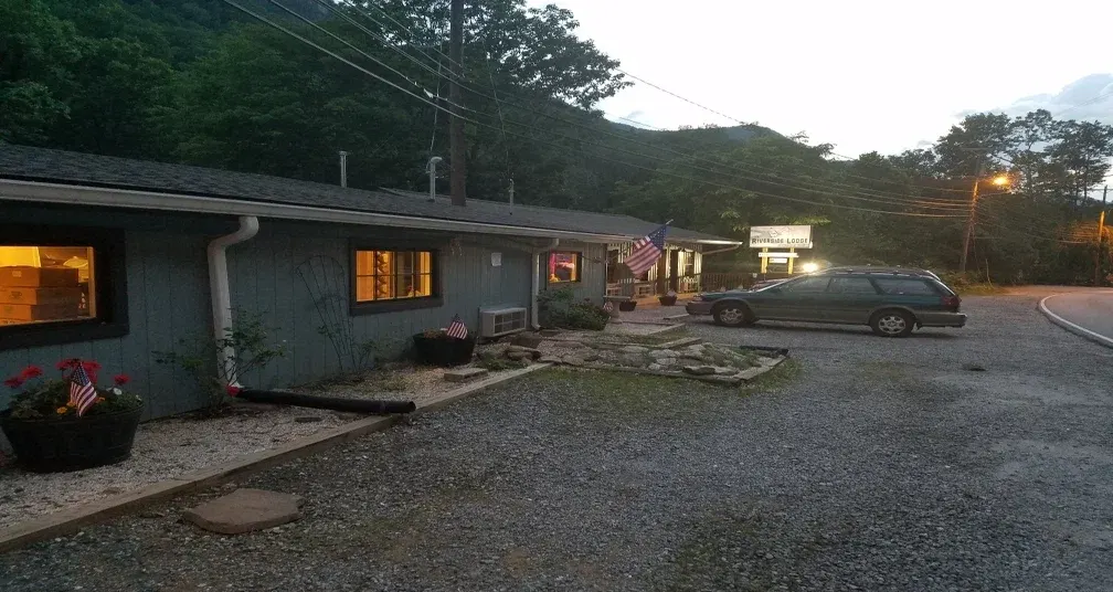 The Riverside Lodge at Chimney Rock
