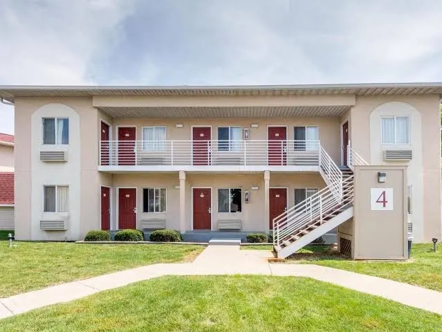Super 8 by Wyndham Indianapolis/NE/Castleton Area