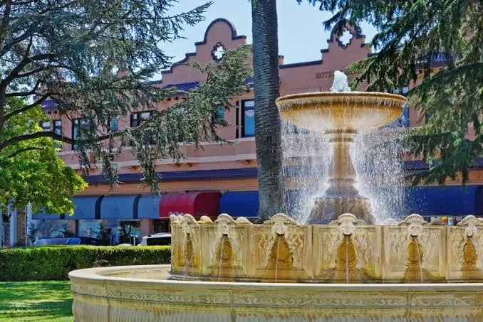 Hotel Sausalito & Suites