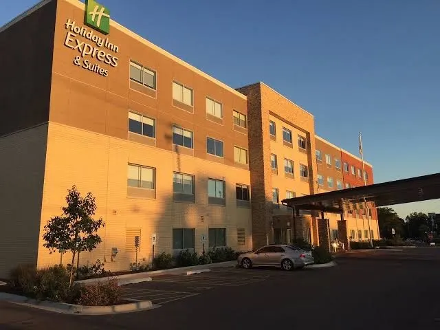 Holiday Inn Express & Suites Chicago North Shore - Niles by IHG