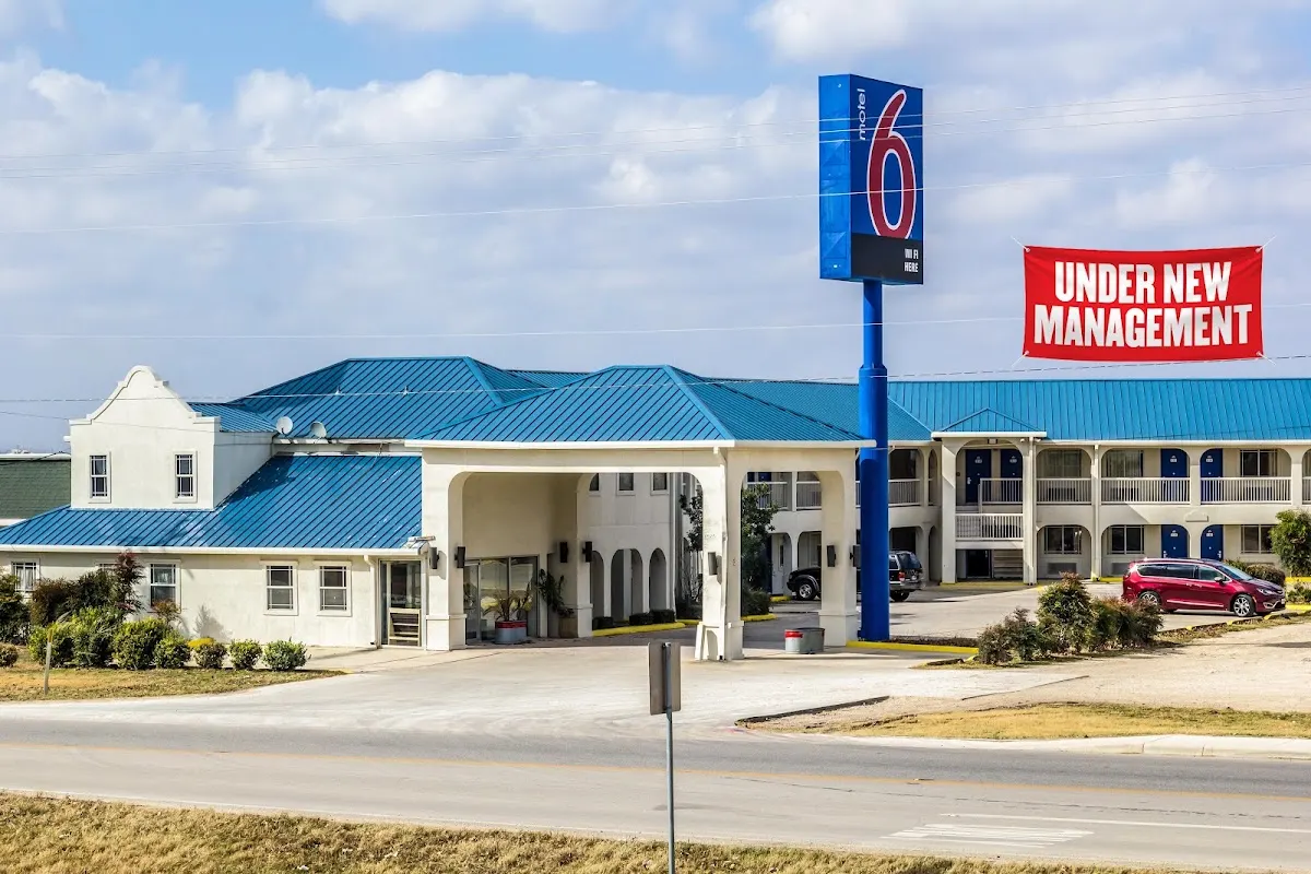 Motel 6 Seguin, TX