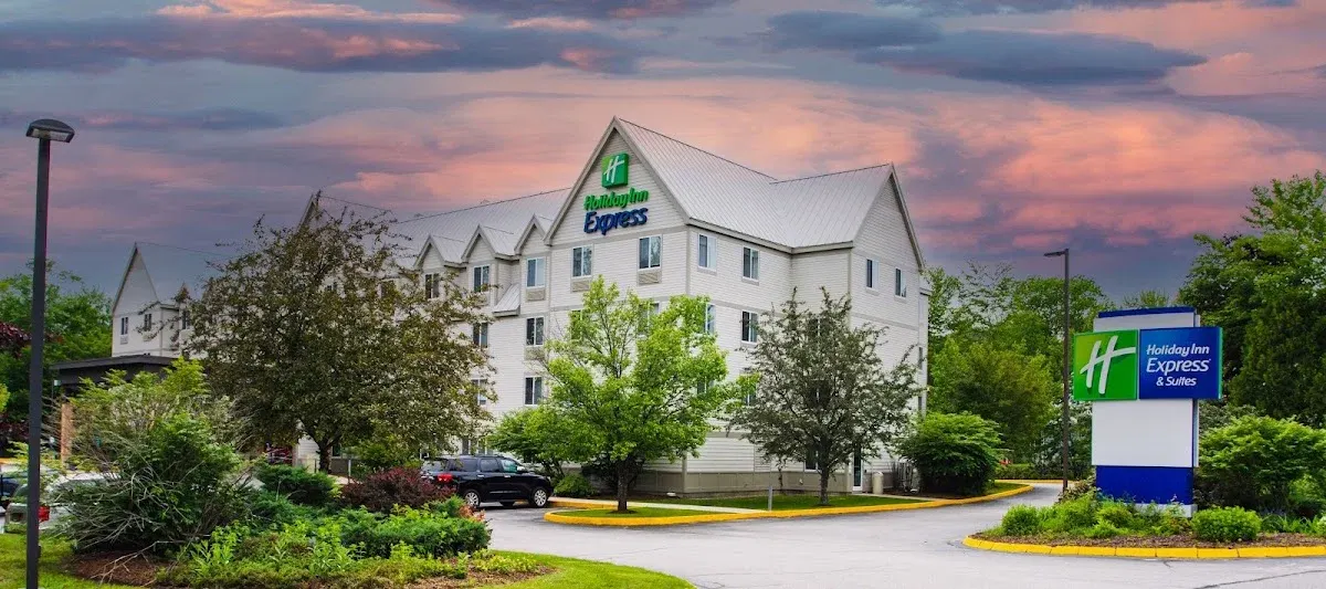 Holiday Inn Express & Suites Lincoln East - White Mountains by IHG
