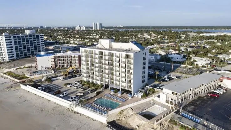 Tropical Winds Oceanfront Hotel