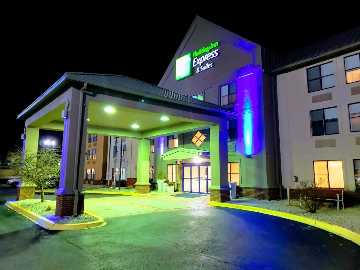 Holiday Inn Express & Suites Scottsburg