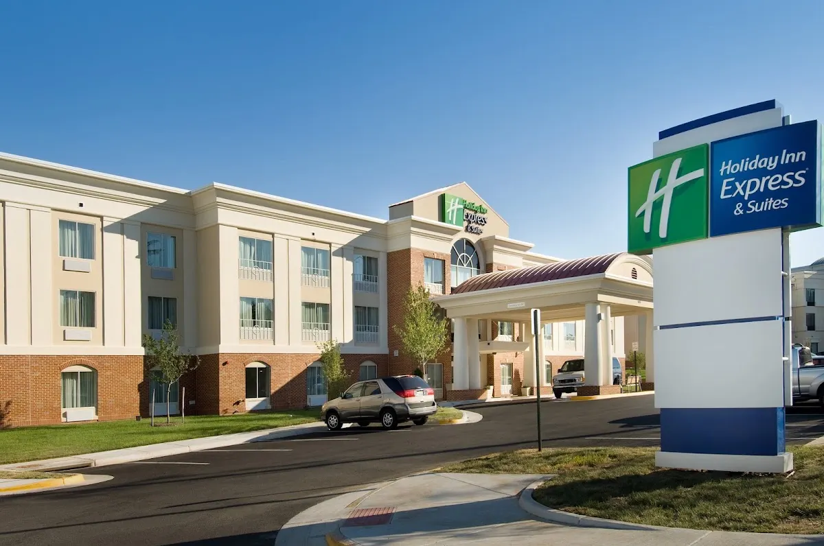 Holiday Inn Express & Suites Alexandria - Fort Belvoir by IHG