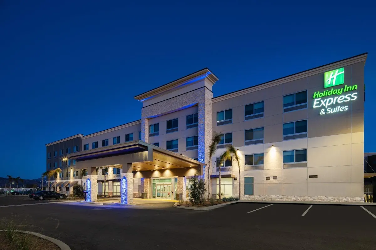 Holiday Inn Express & Suites Murrieta - Temecula by IHG