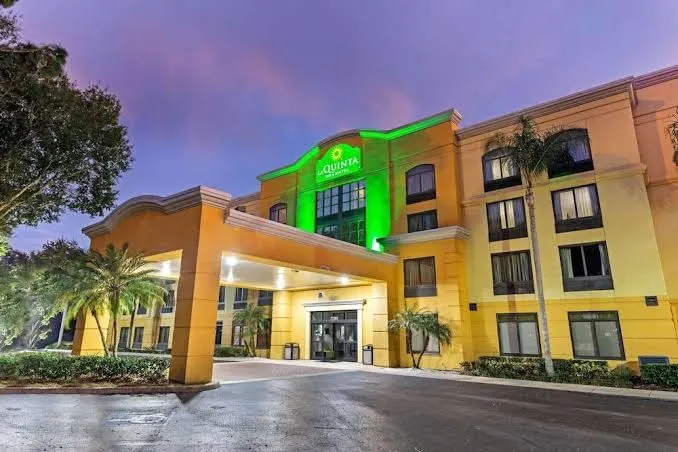 Comfort Inn & Suites Tampa North I-75