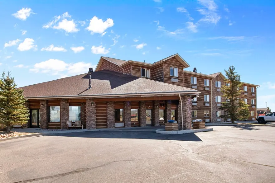 Pinedale Hotel & Suites