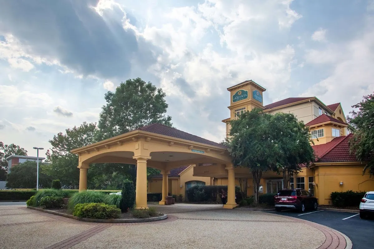 La Quinta Inn & Suites by Wyndham Charlotte Airport South