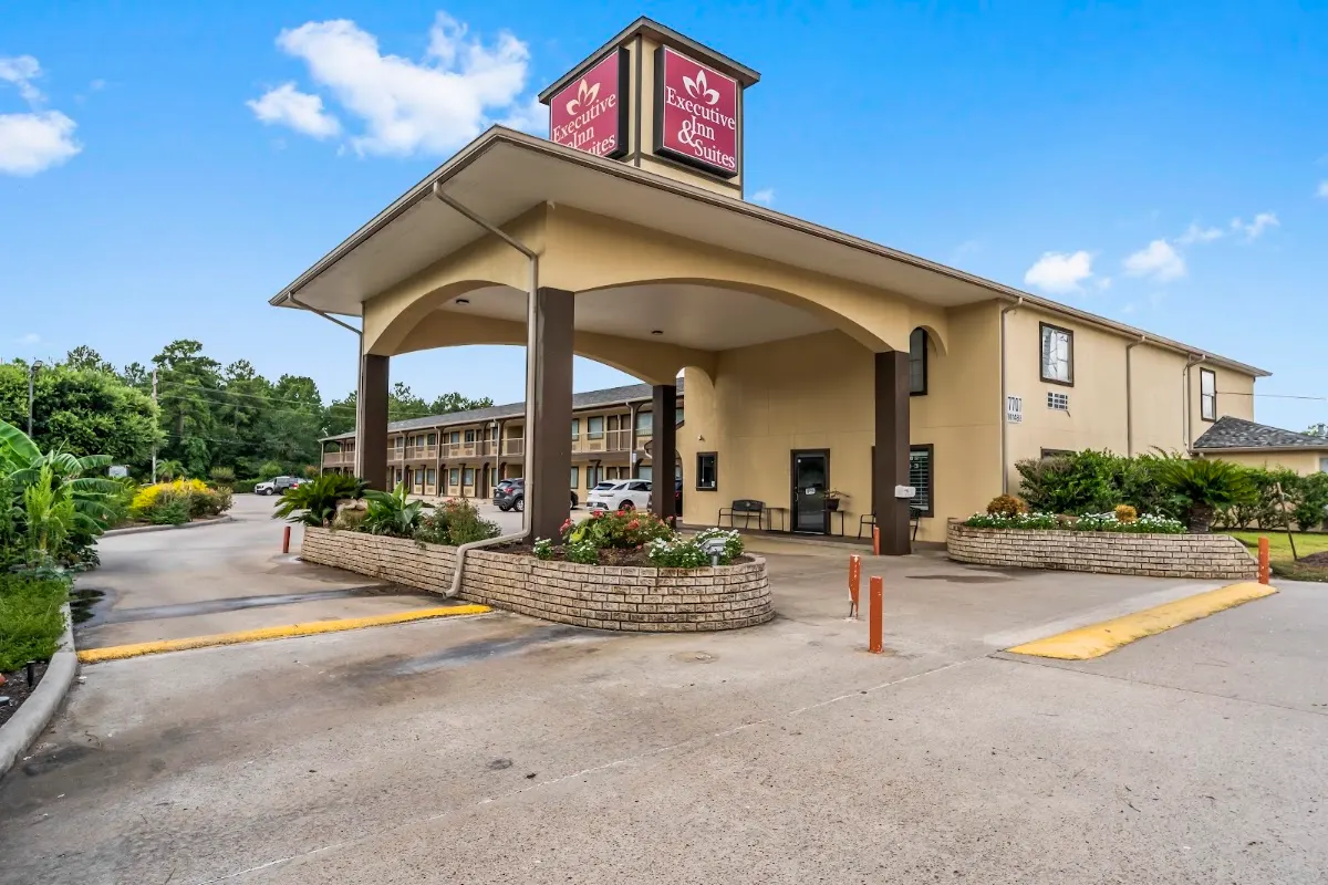 Executive Inn & Suites