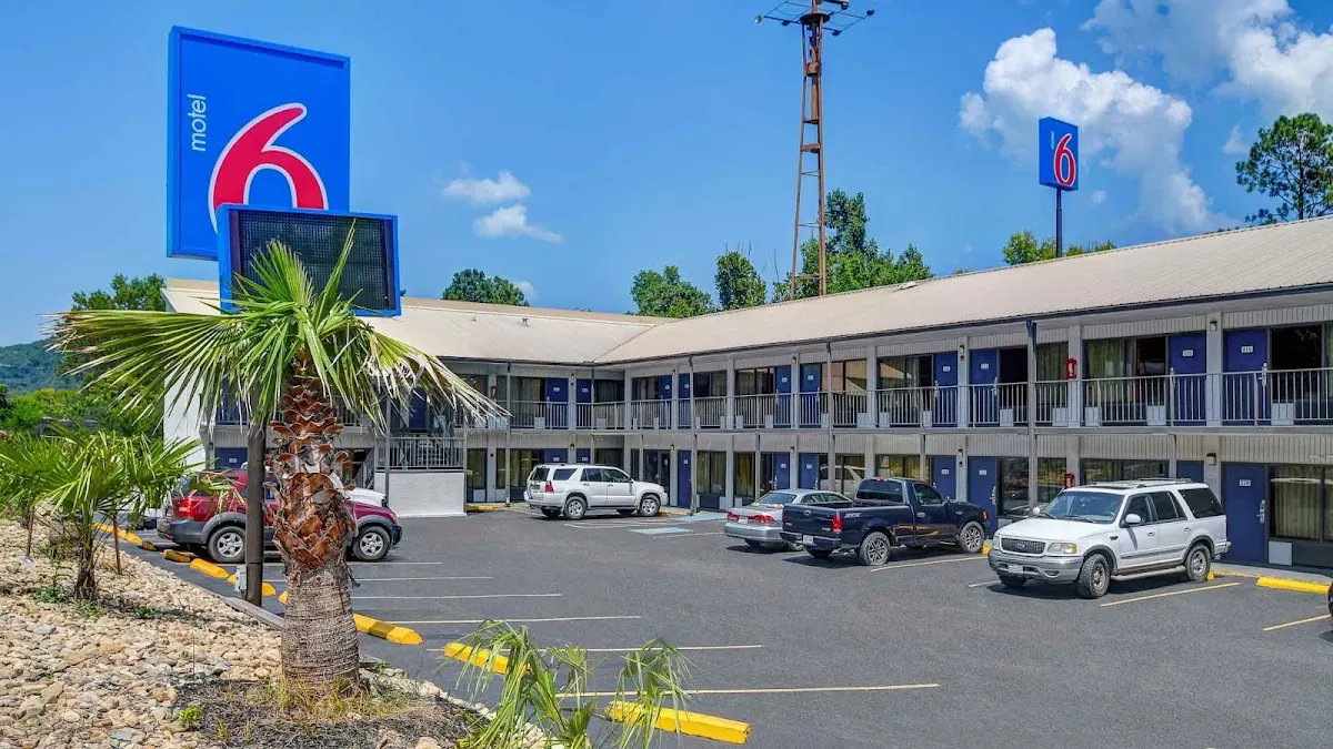 Motel 6 Dalton, GA
