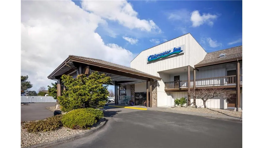 Edgewater Inn and Suites, an Ascend Collection Hotel