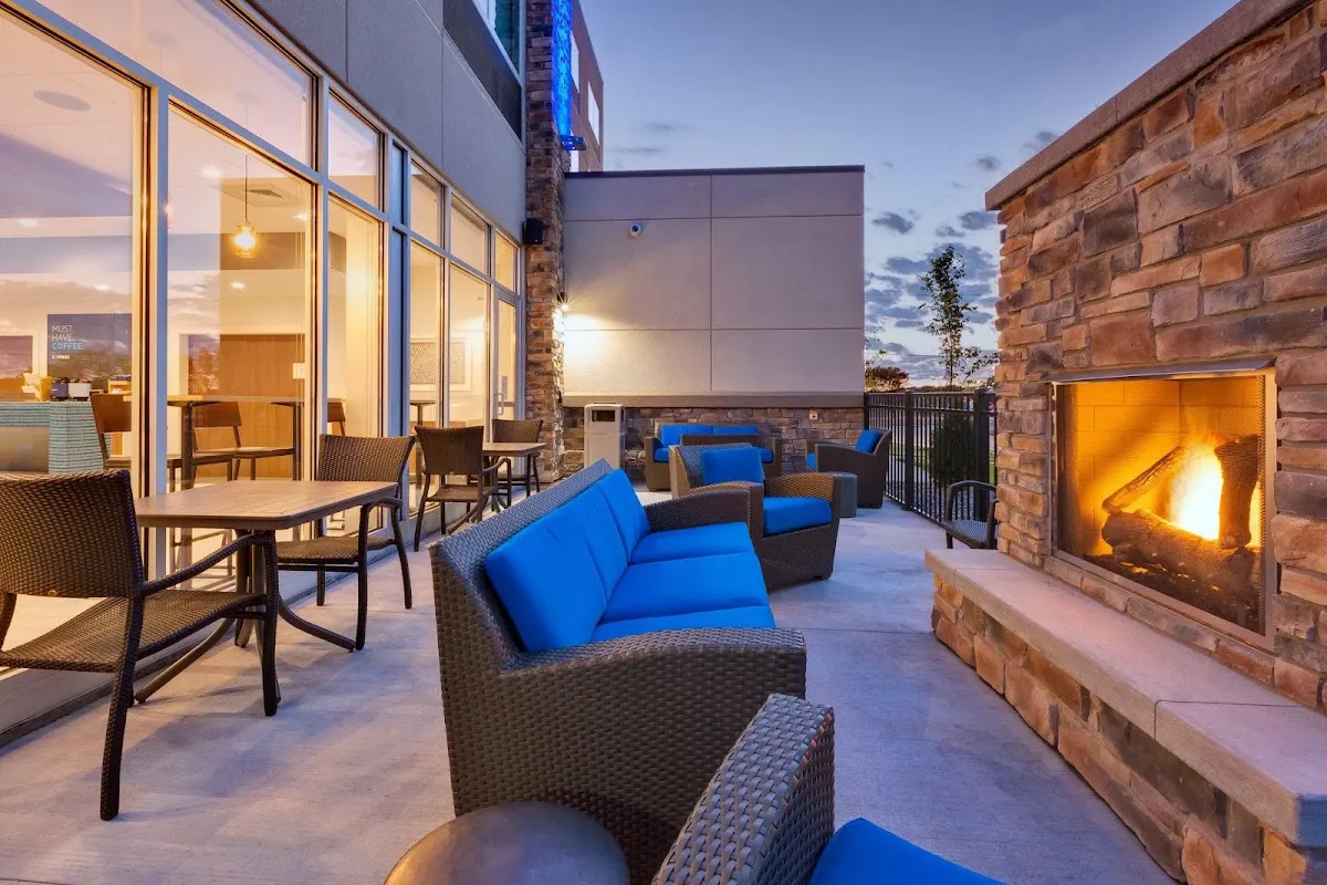 Holiday Inn Express & Suites Eau Claire West I-94 by IHG