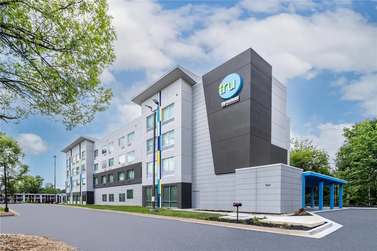 Tru by Hilton Commerce