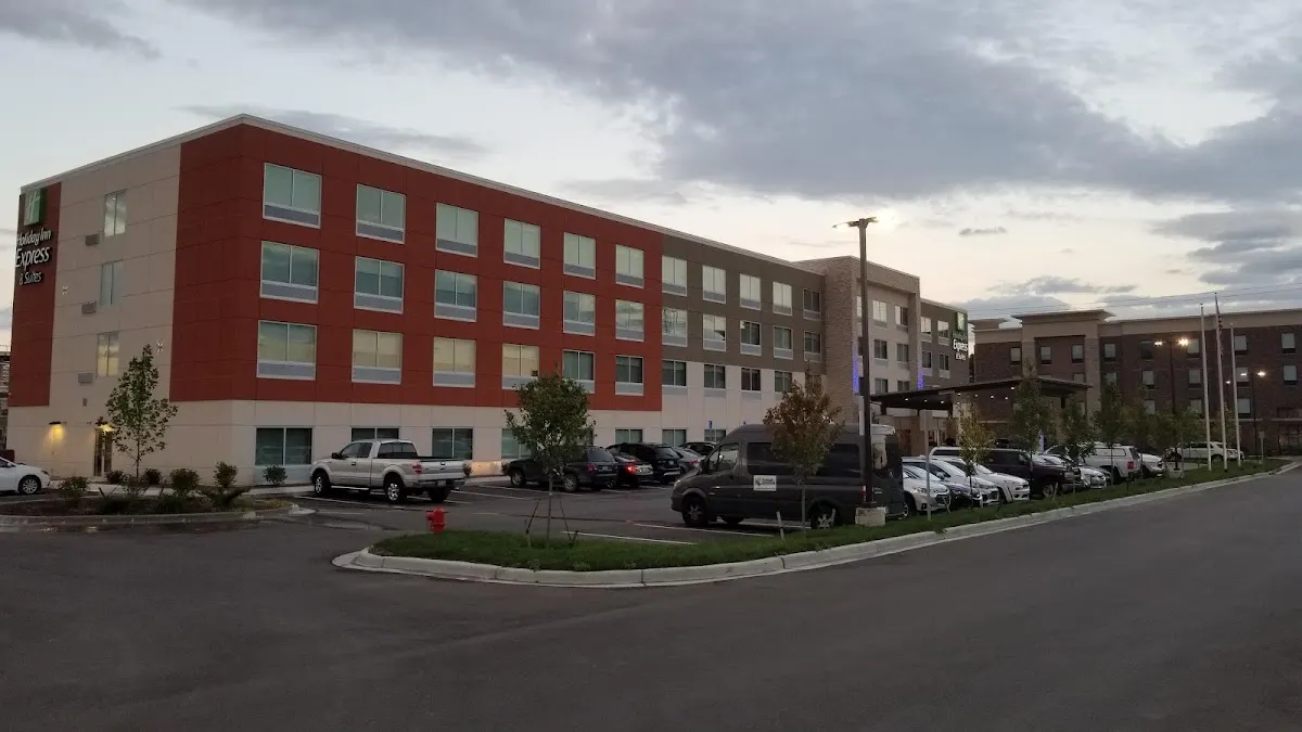 Holiday Inn Express & Suites Allen Park by IHG