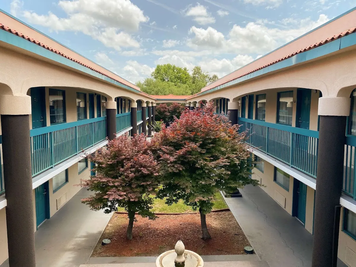 Studio 6 Extended Stay - Savannah, GA - Gateway & I-95