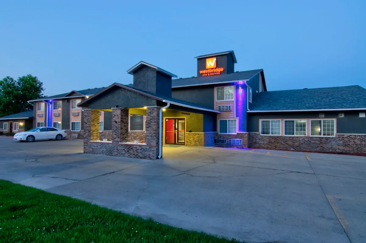 Westbridge Inn & Suites
