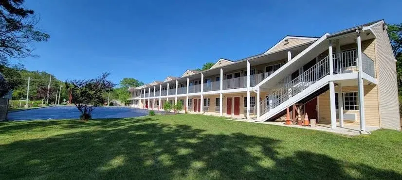 Atrium Inn & Suites